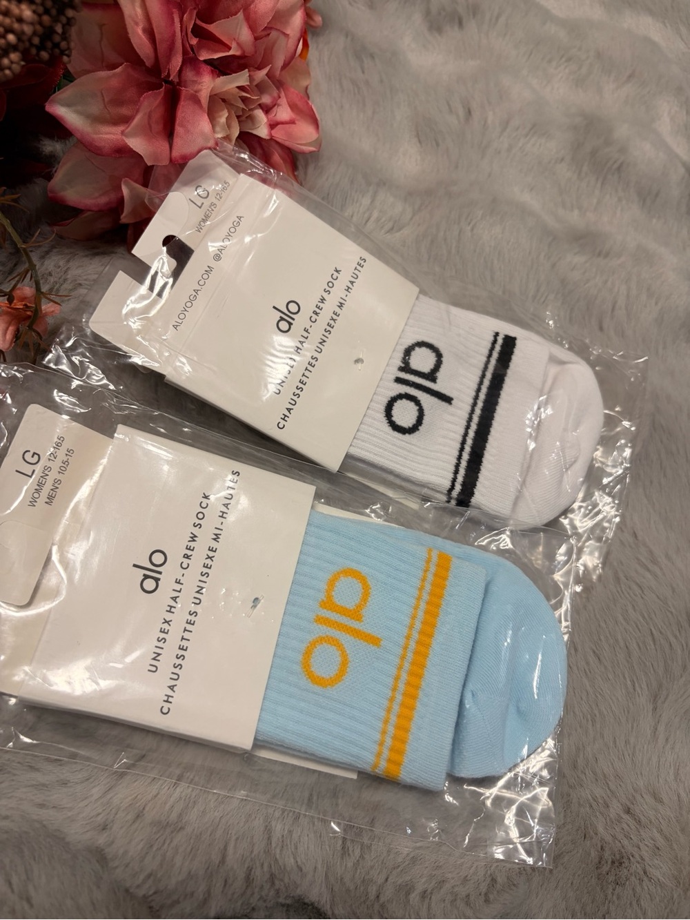 ALO Yoga Unisex Crew Socks - White & Light Blue (2 Pairs)